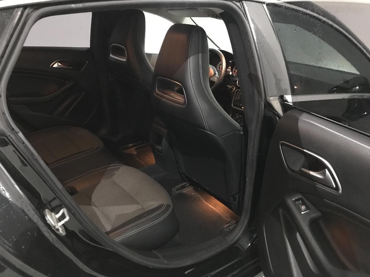 Mercedes CLA 200CDI · Ano 2015 — imagem 22