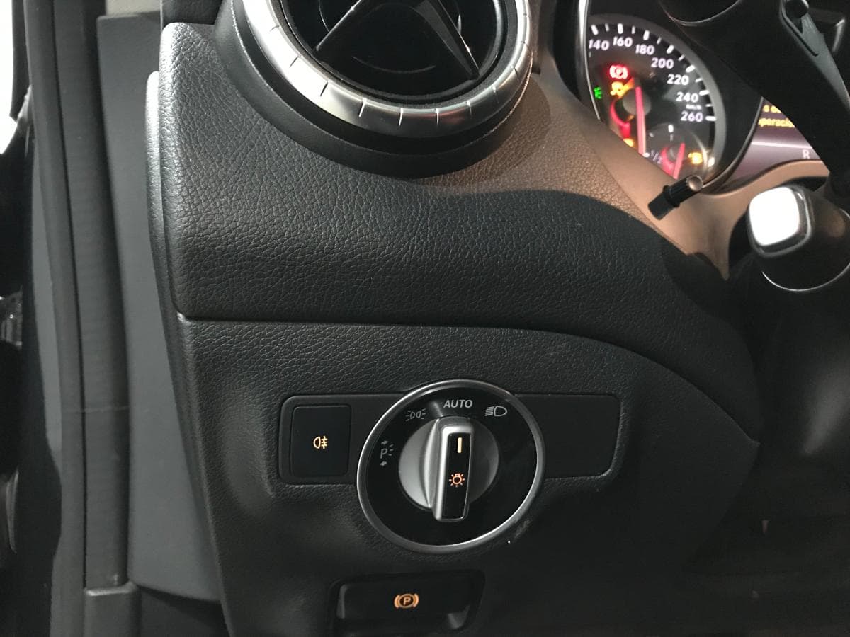 Mercedes CLA 200CDI · Ano 2015 — imagem 33