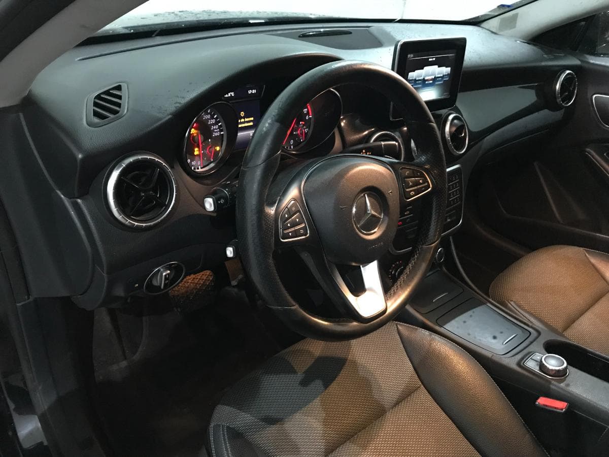 Mercedes CLA 200CDI · Ano 2015 — imagem 35