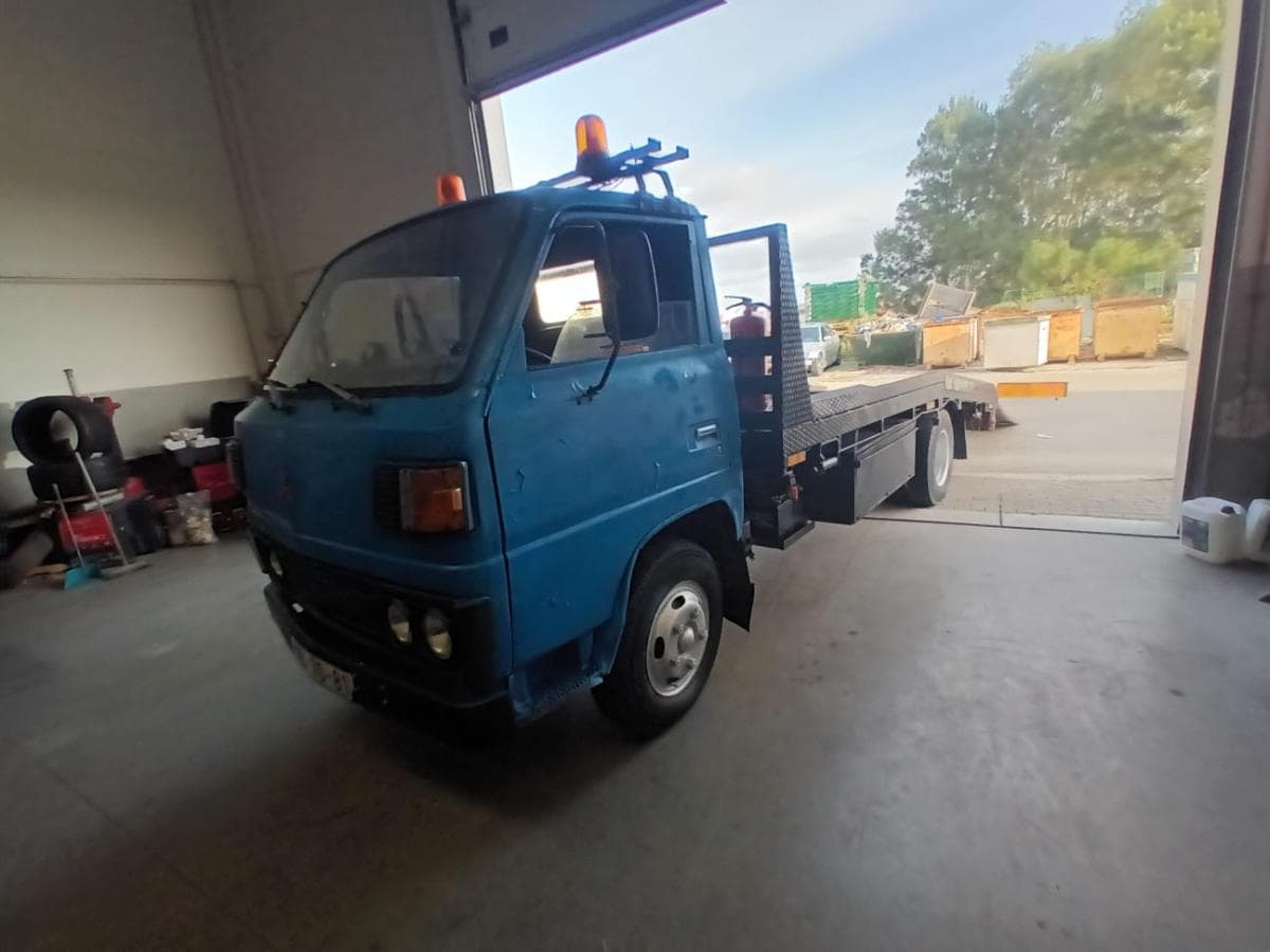 Mitsubishi Canter FE 110 ELY · Ano 1983 — imagen 2
