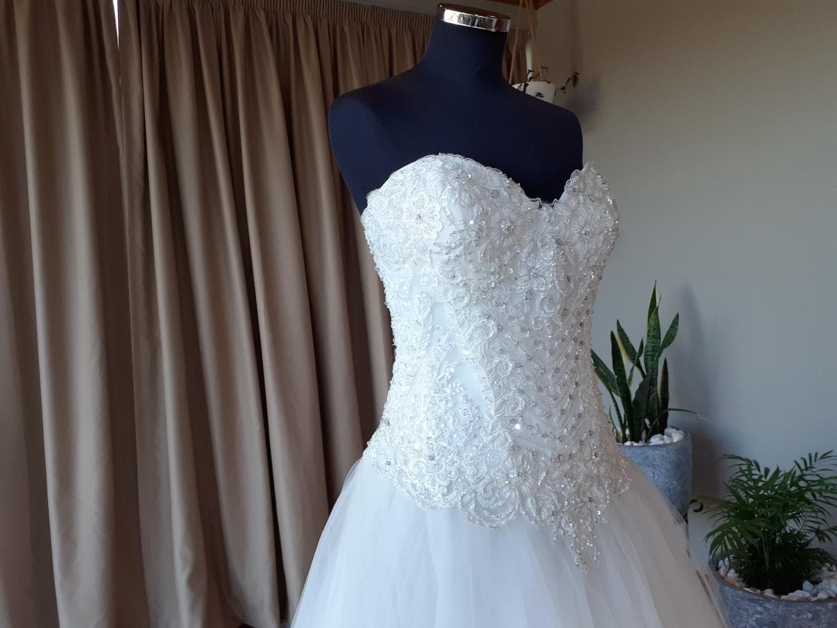 Wedding Dress — image 4