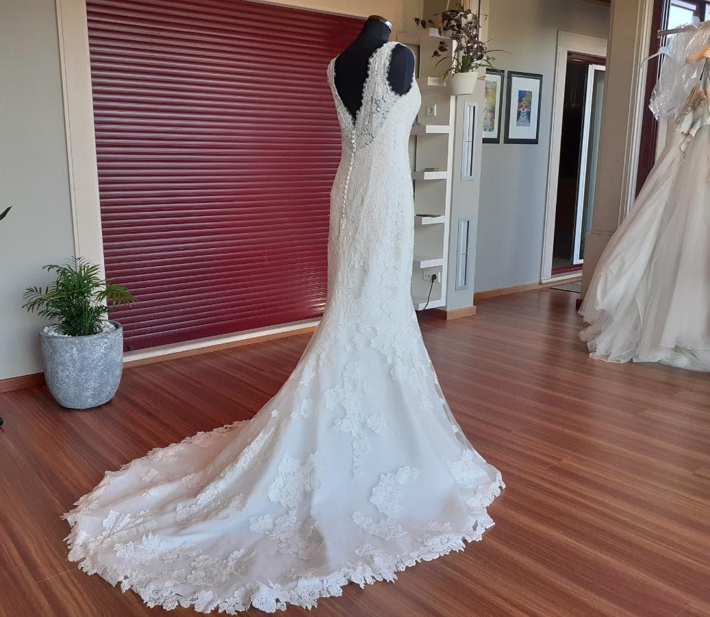Wedding Dress — image 3