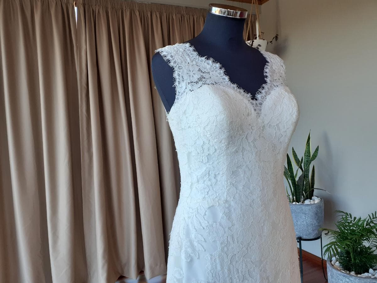 Wedding Dress — image 8
