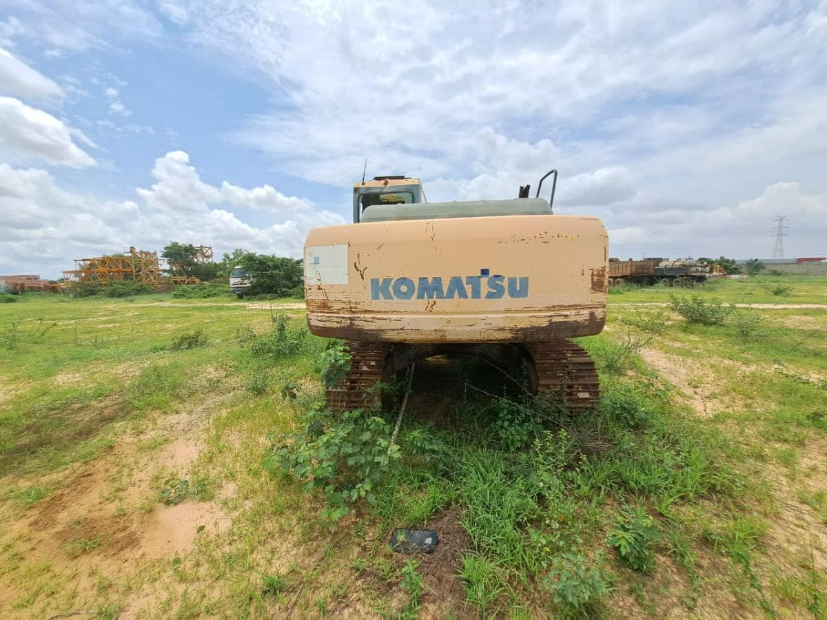 Escavadorade de Rastos (20T) KOMATSU PC200-7 · Viana — imagen 5