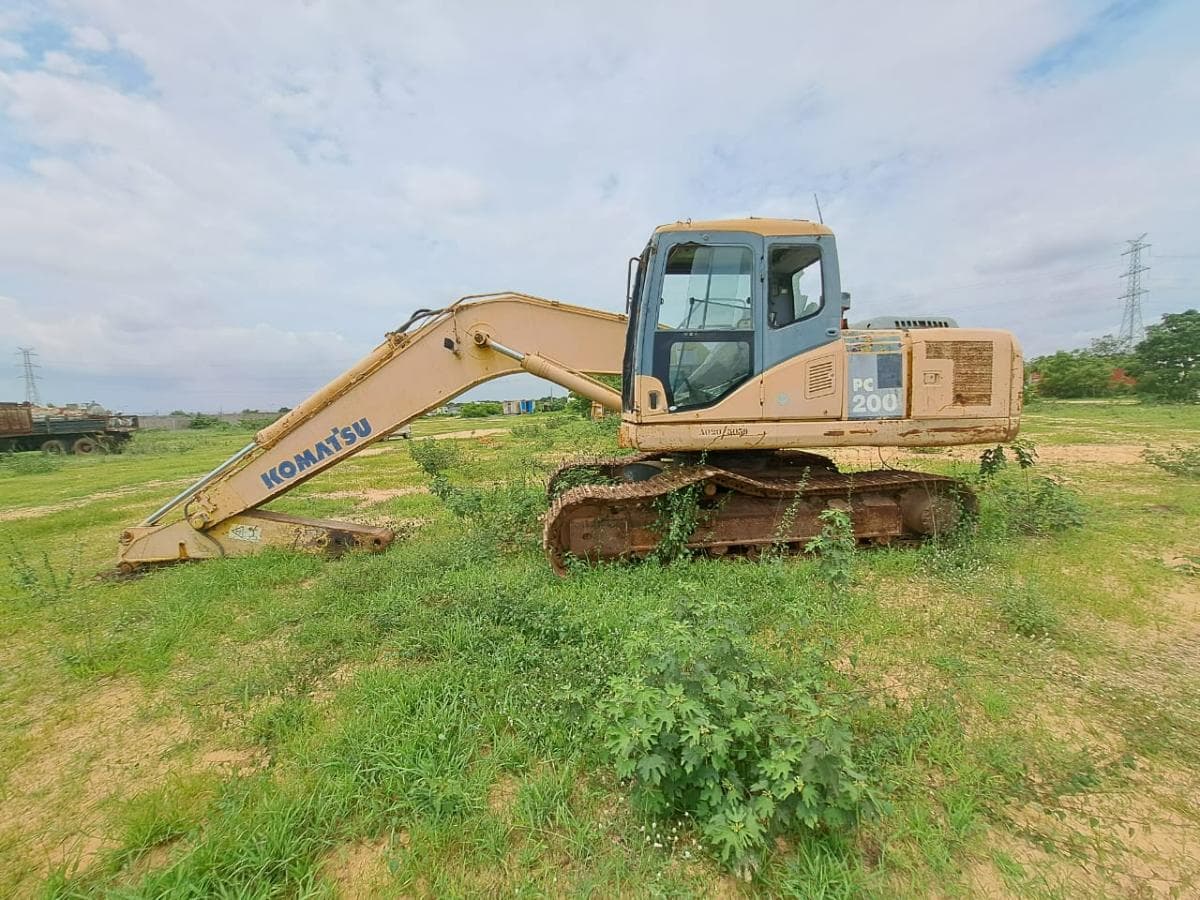 Escavadorade de Rastos (20T) KOMATSU PC200-7 · Viana — imagen 3