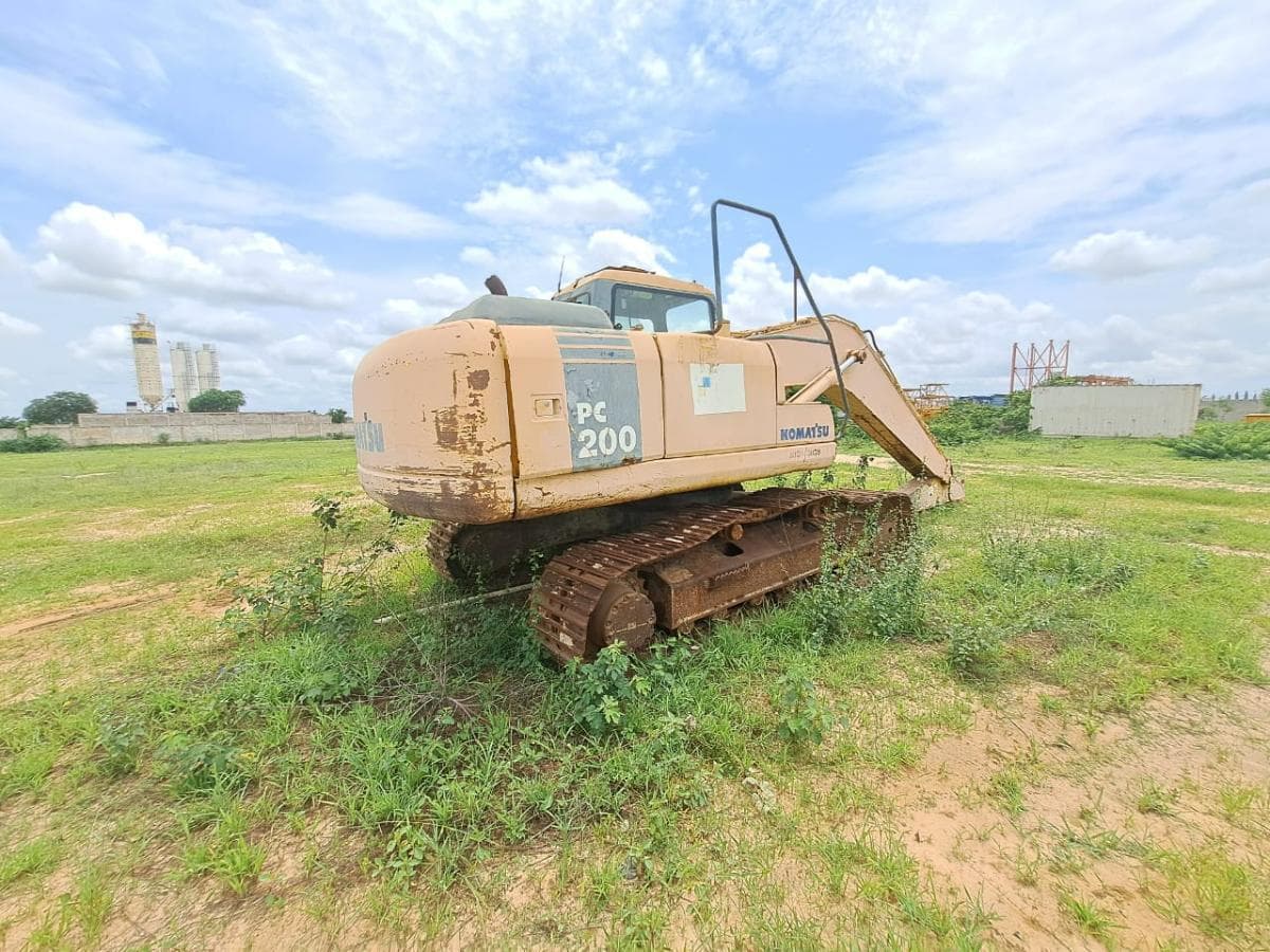 Escavadorade de Rastos (20T) KOMATSU PC200-7 · Viana — imagen 4