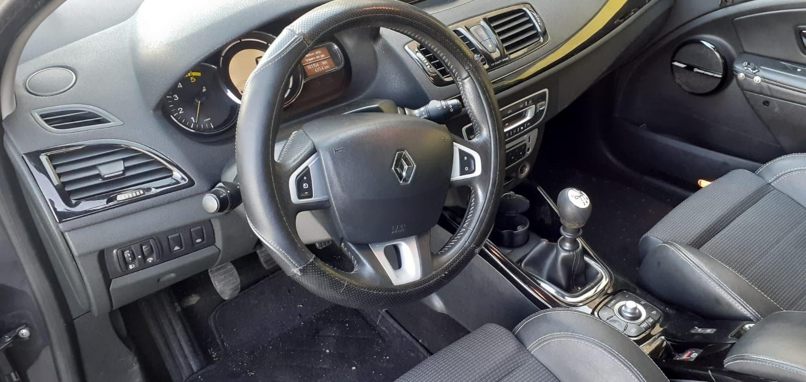 Renault Mégane 1.5DCI · Ano 2012 — imagen 16