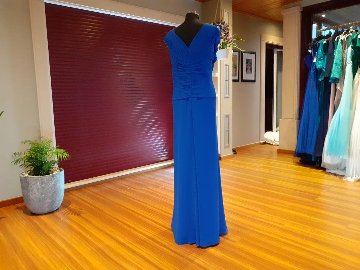 Robe de cérémonie — image 8