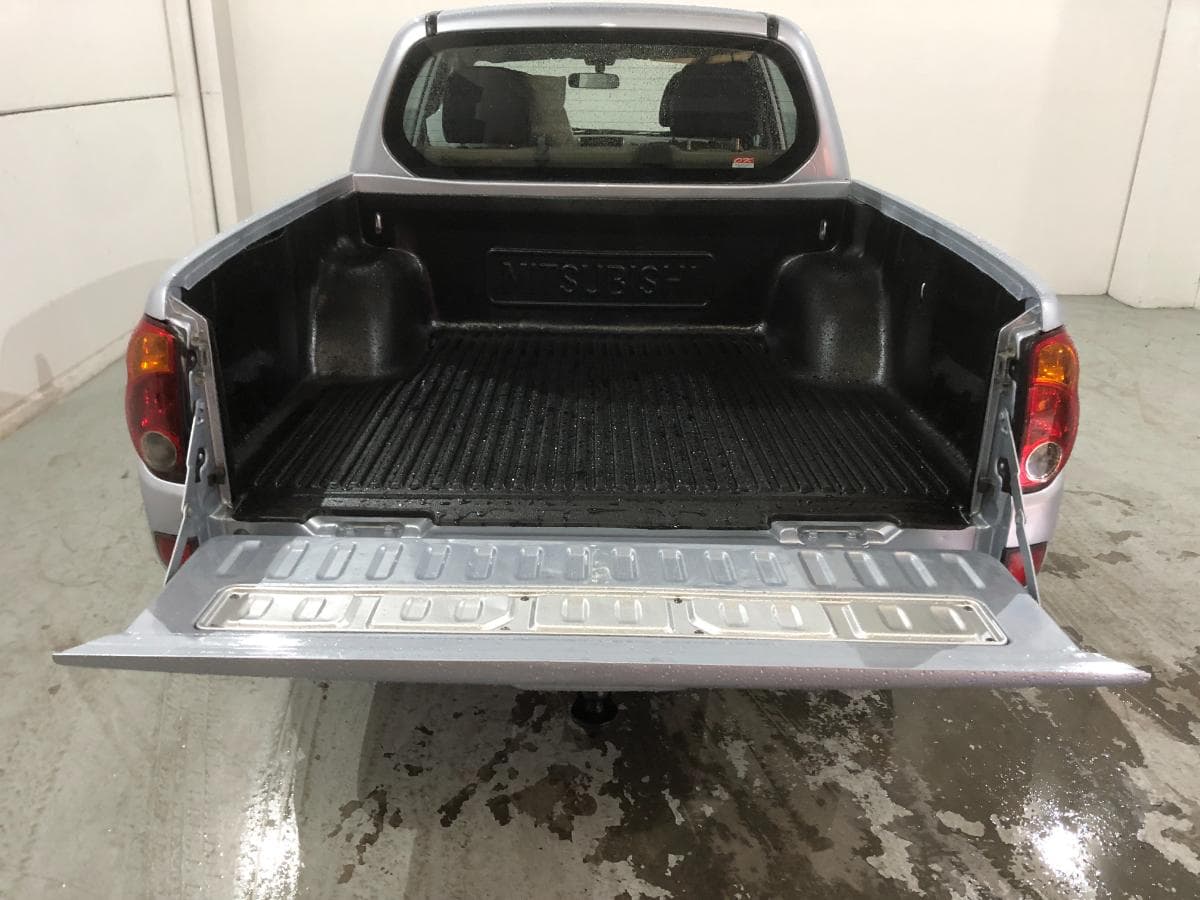 Mitsubishi L200 Pick Up · Ano 2009 — imagen 8