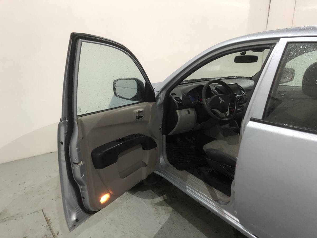 Mitsubishi L200 Pick Up · Ano 2009 — imagen 16
