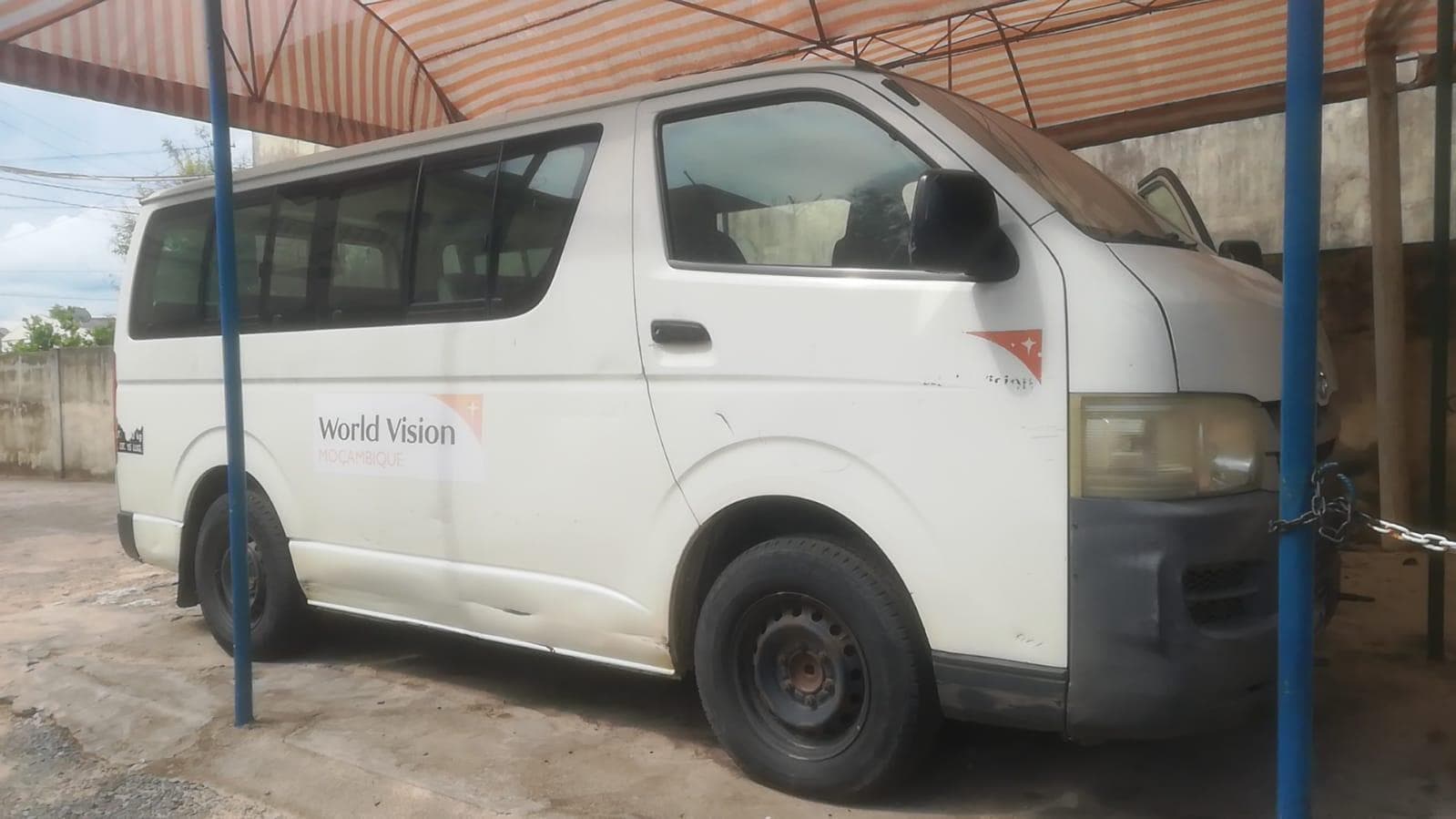 Minibus de marca Toyota Hiace · — imagem 2