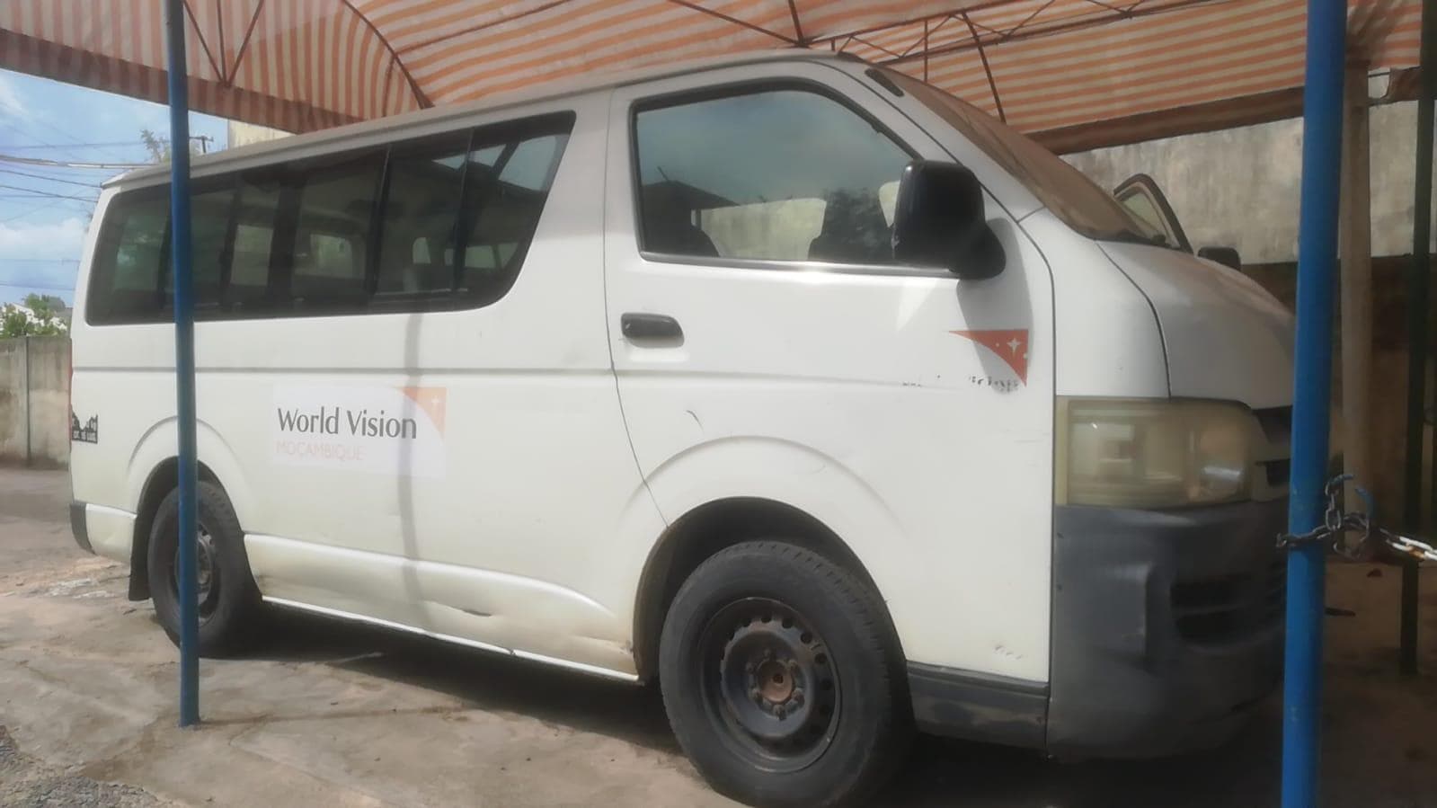 Minibus de marca Toyota Hiace · — imagem 3