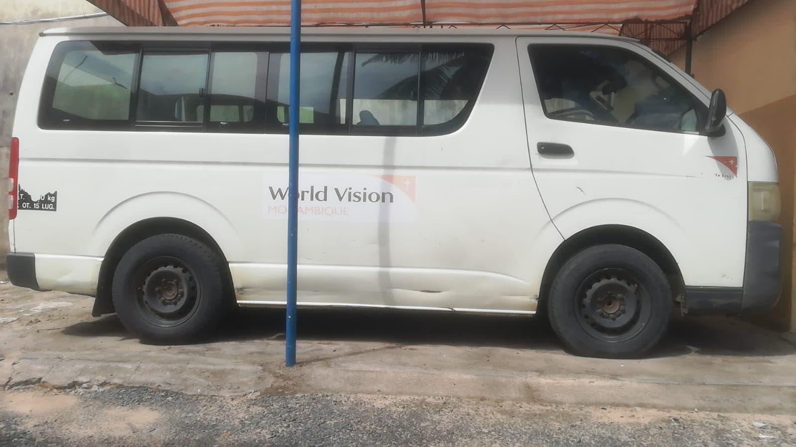 Minibus de marca Toyota Hiace · — imagem 4