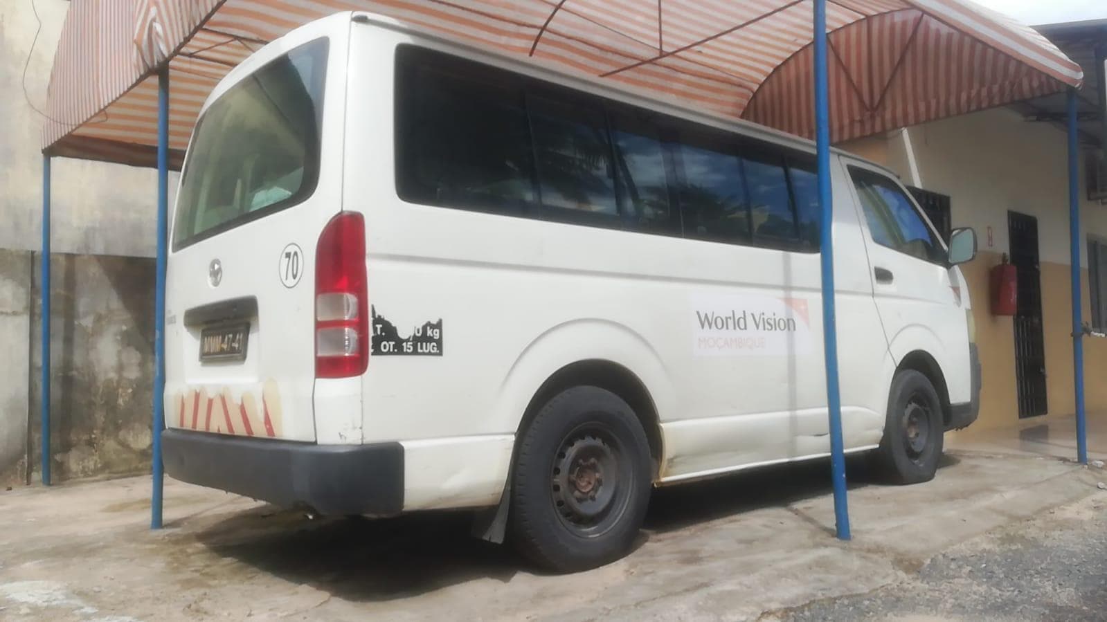 Minibus de marca Toyota Hiace · — imagem 5