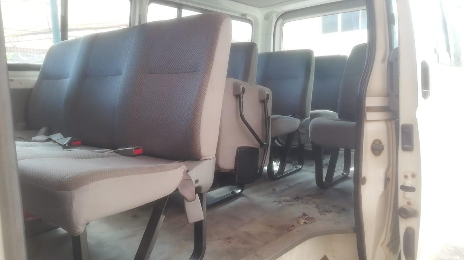 Minibus de marca Toyota Hiace · — imagem 17
