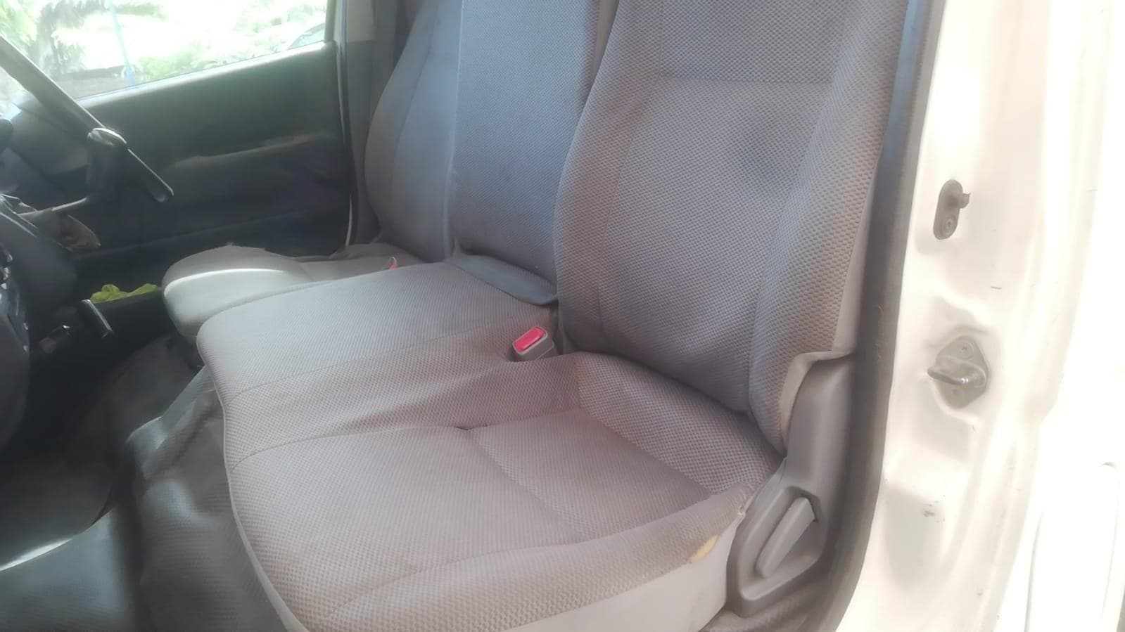 Minibus de marca Toyota Hiace · — imagem 18