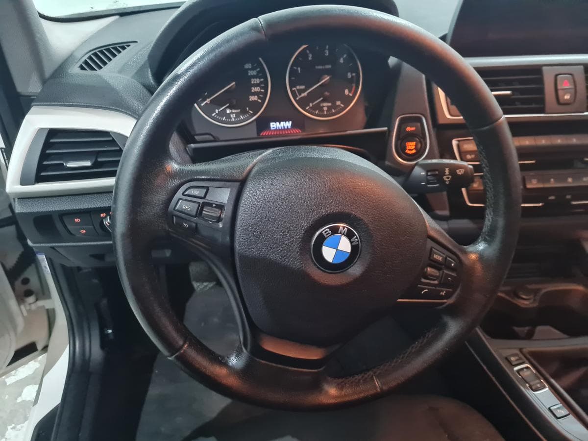 BMW 116 D 1.5 · Ano 2015 — imagem 26