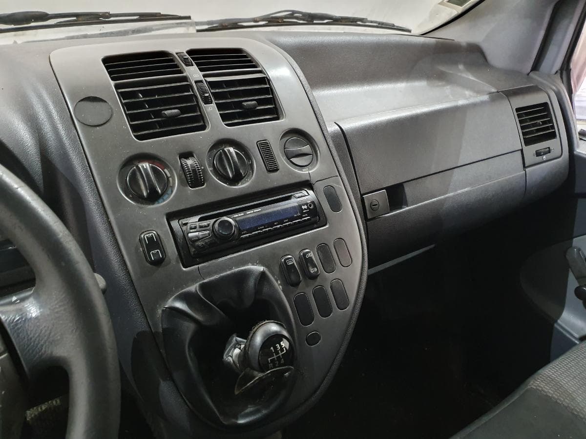 Mercedes-Benz Vito 2.2 · Ano 2002 — imagen 26