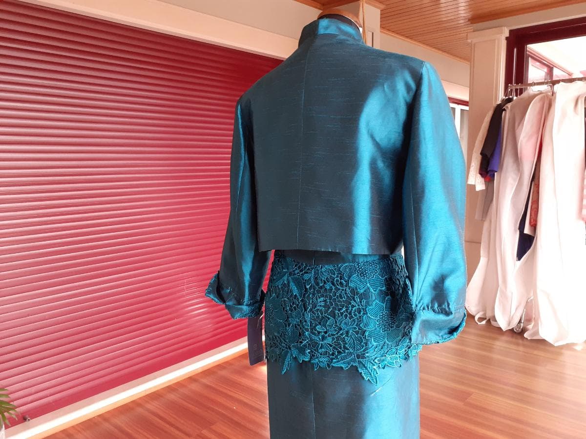Robe de cérémonie — image 8