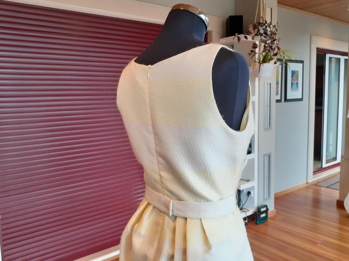 Robe de cérémonie — image 3