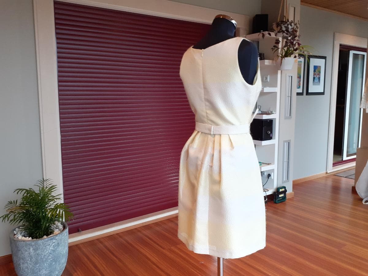 Robe de cérémonie — image 4