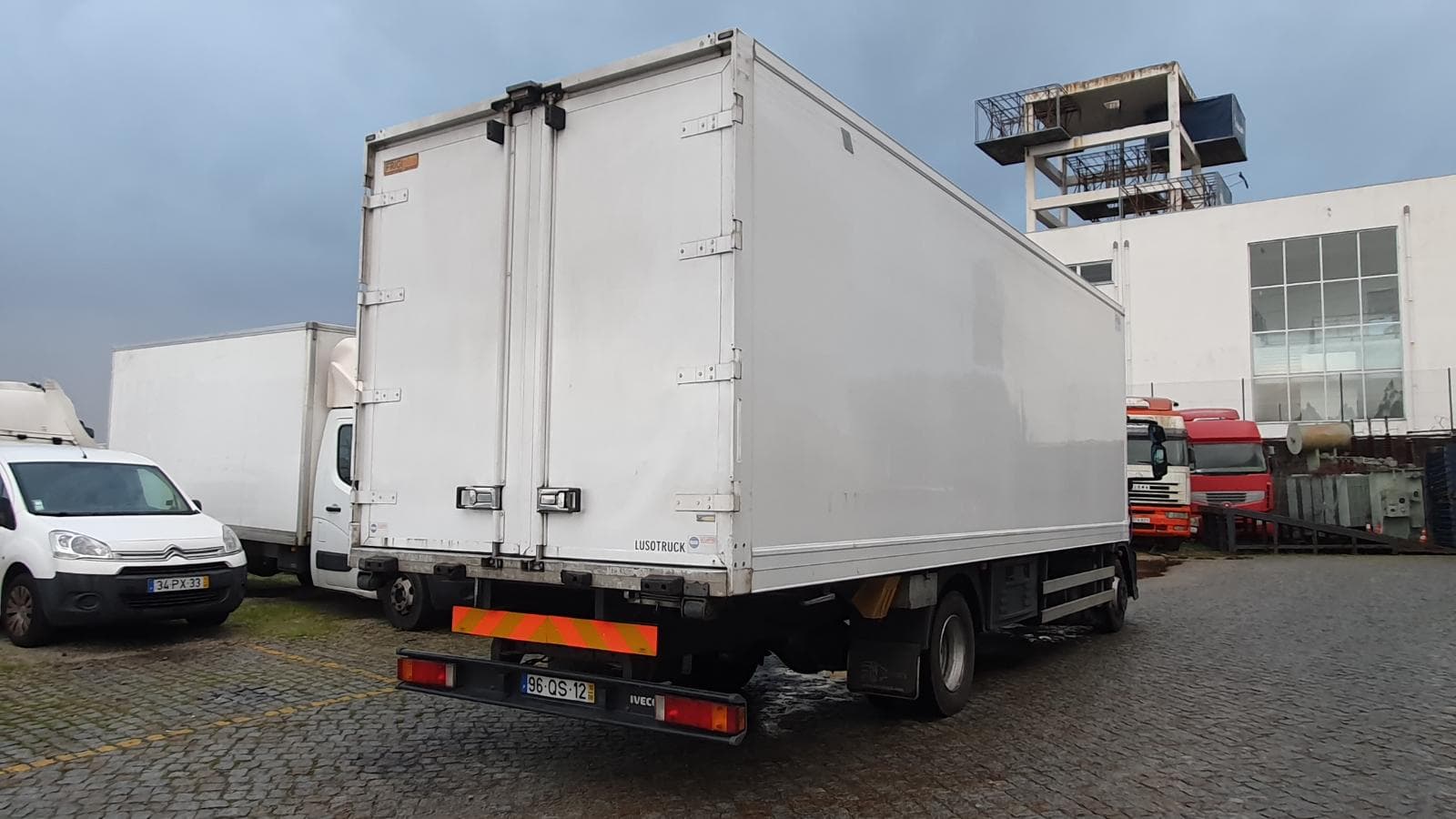 Iveco ML120 E22 · Ano 2010 — imagem 4
