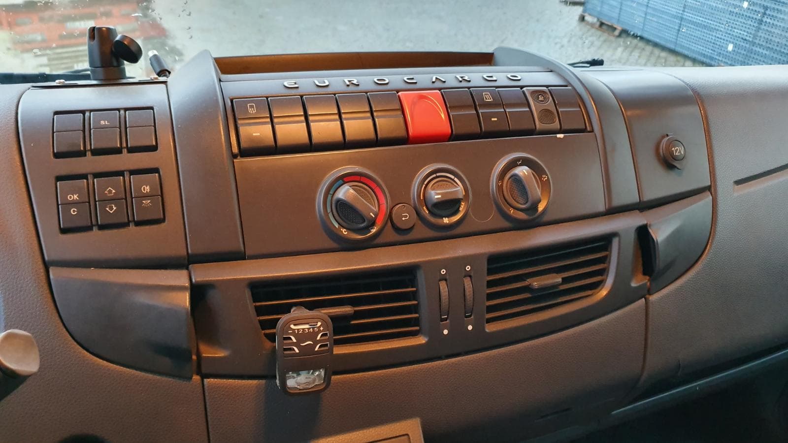 Iveco ML120 E22 · Ano 2010 — imagem 35
