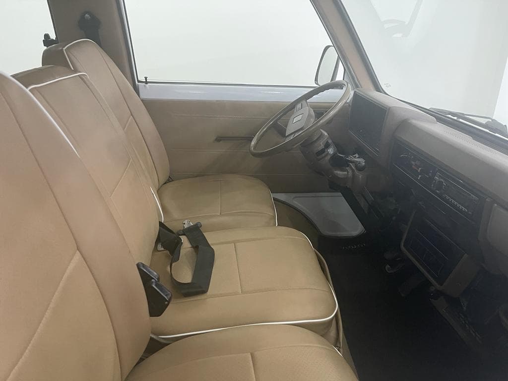 Toyota Hiace 1982 — image 5