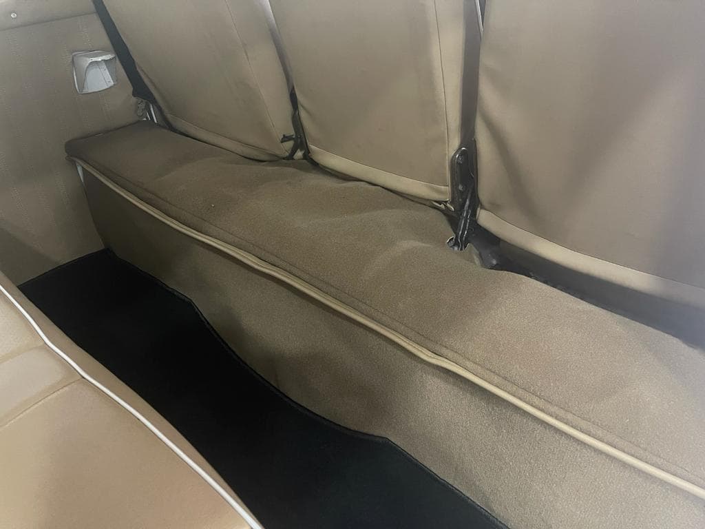 Toyota Hiace 1982 — image 10