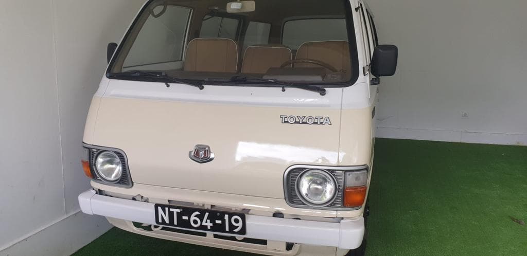 Toyota Hiace 1982 — image 3