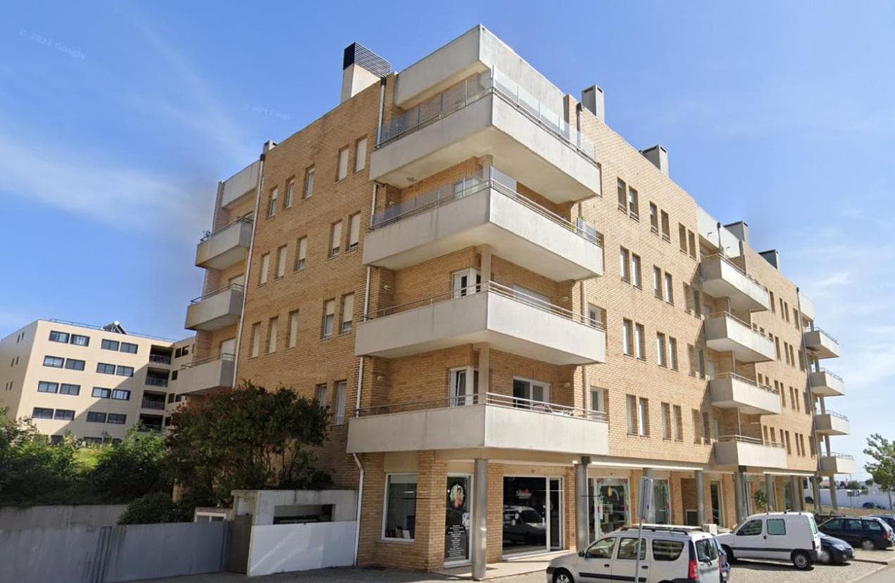 Apartamento T3 com Garagem  · Vila Nova de Gaia — image 1