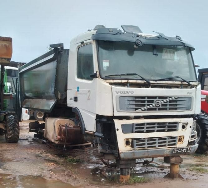 Camião Basculante 26 T (6X4) VOLVO FM 400 6x4 — imagem 1