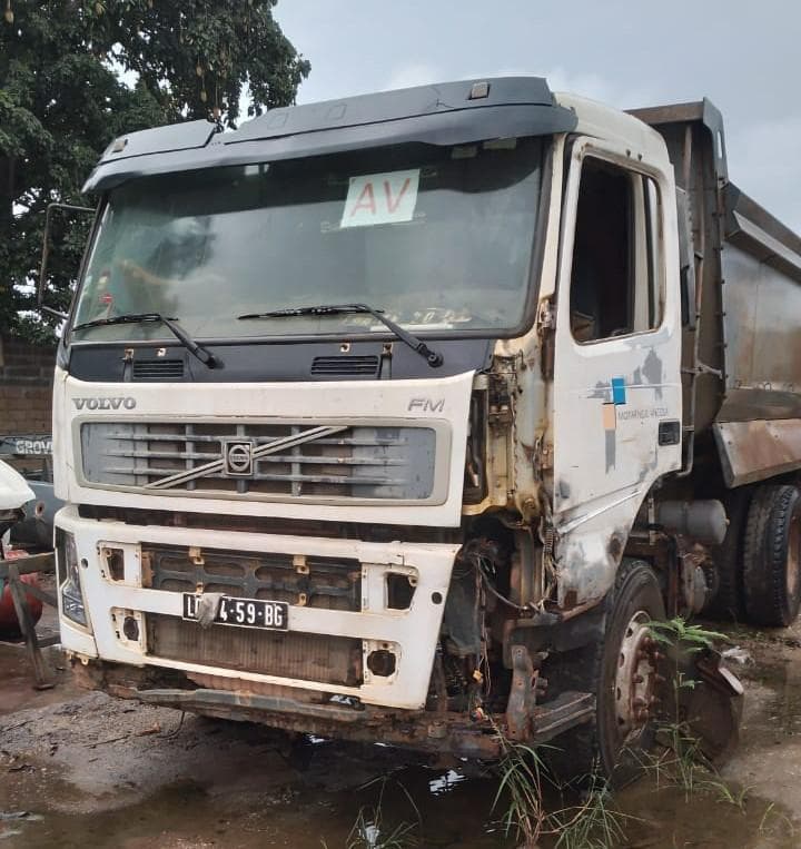 Camião Basculante 26 T (6X4) VOLVO FM 400 6x4 — imagen 1