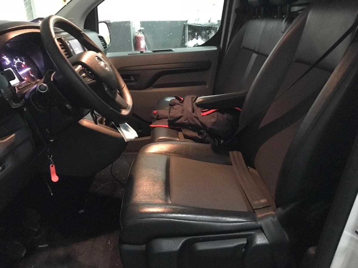 Opel Vivaro 1.5 CDTI · Ano 2021 — image 14