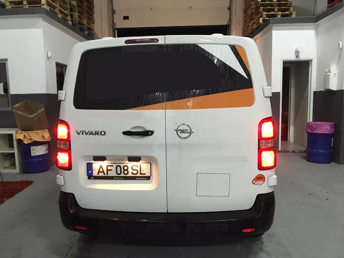 Opel Vivaro 1.5 CDTI · Ano 2021 — image 9