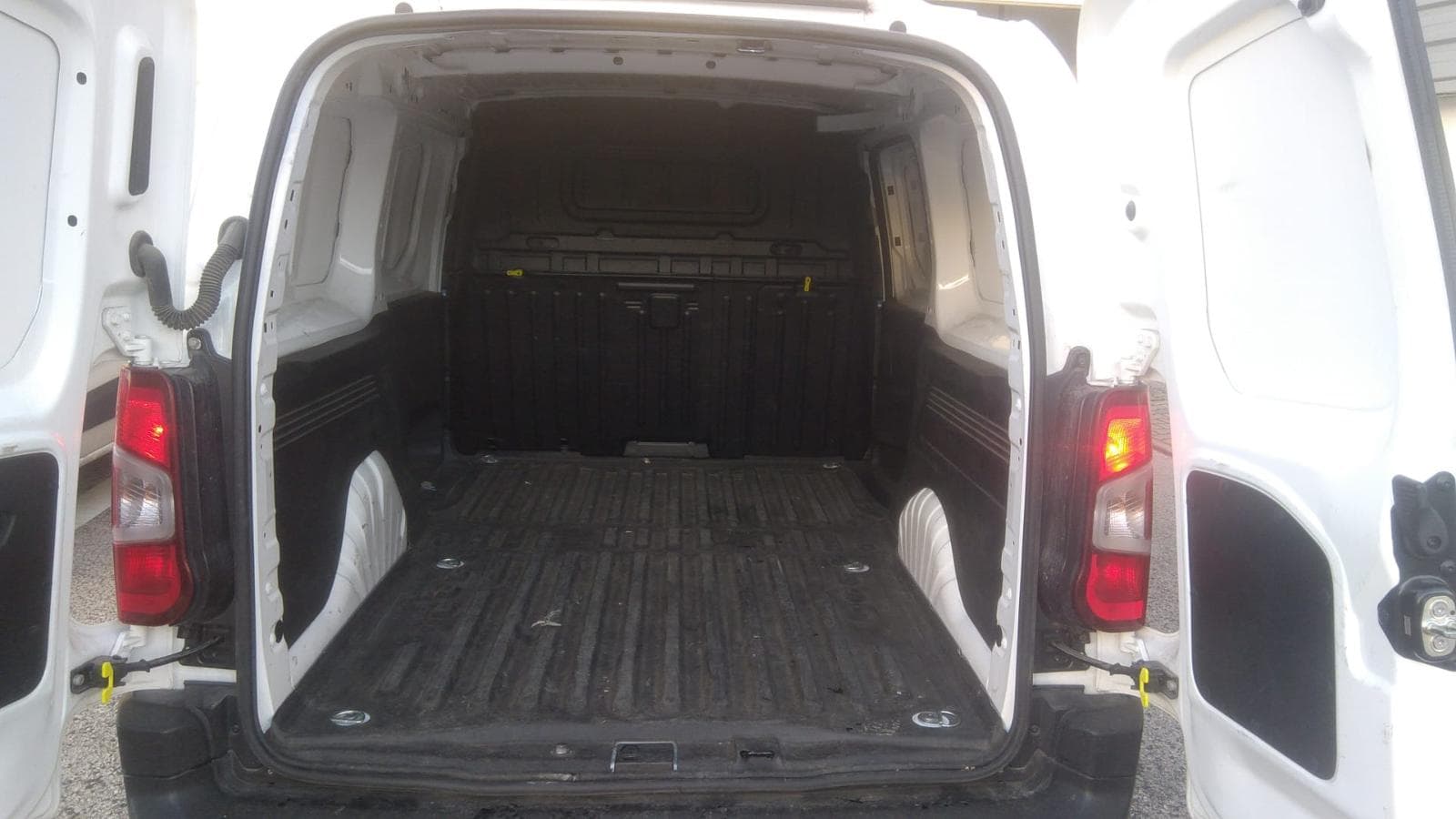 Citroën Berlingo Van 1.5 BlueHDI · Ano 2021 — imagem 3