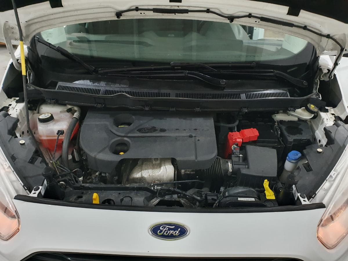Ford Transit Courier 1.5 TDCI — imagem 9