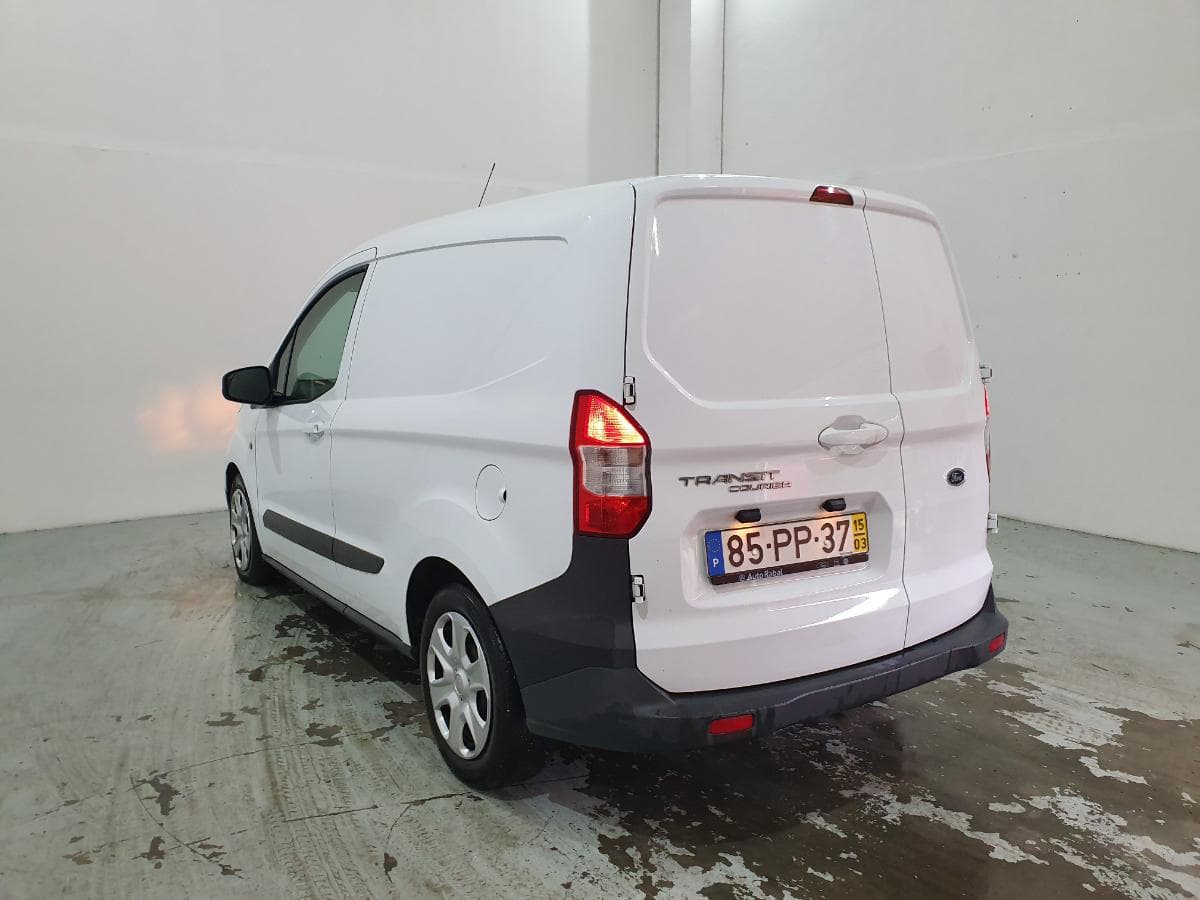Ford Transit Courier 1.5 TDCI — imagem 4
