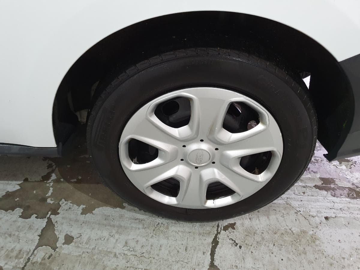 Ford Transit Courier 1.5 TDCI — imagem 17