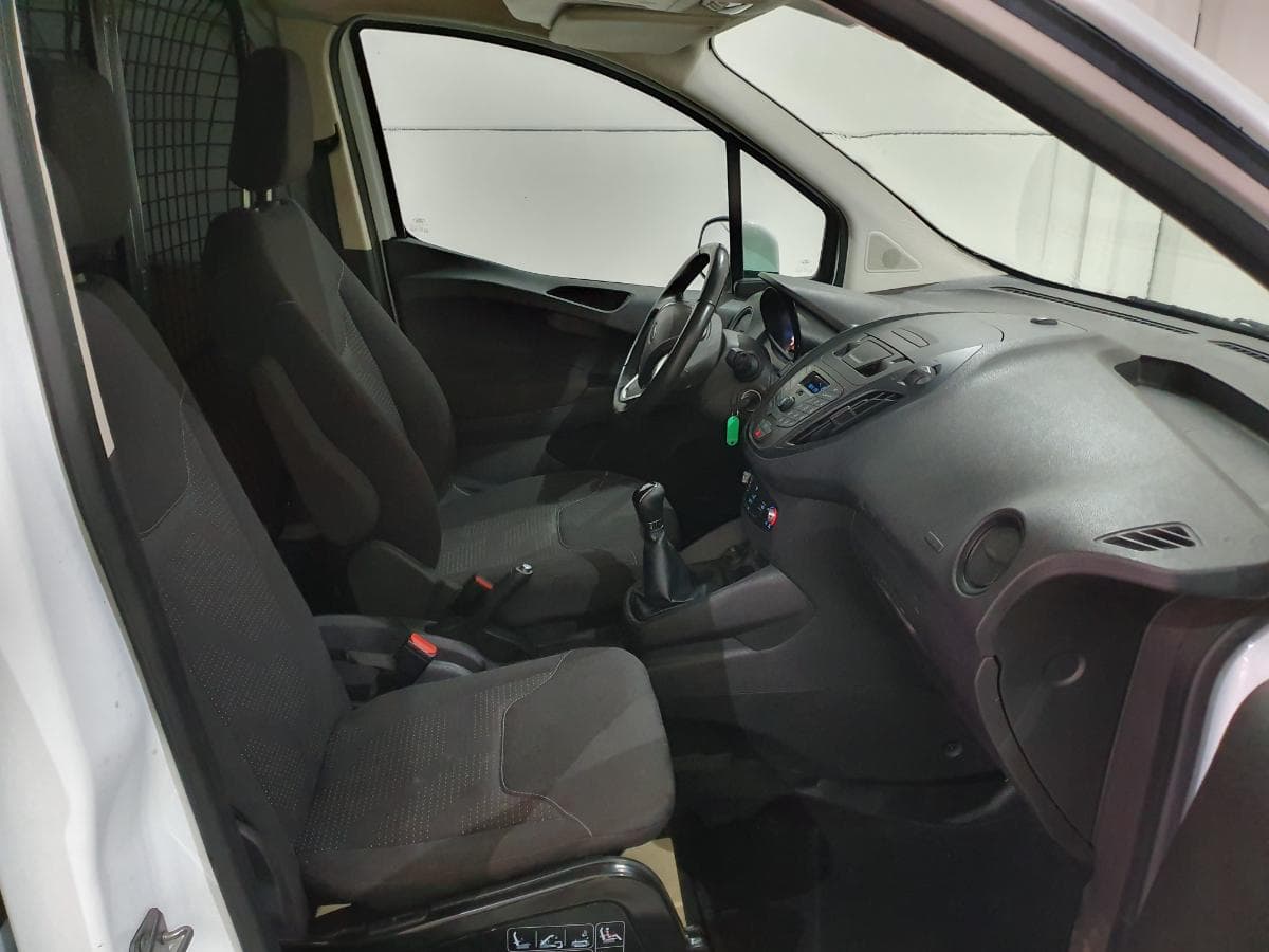 Ford Transit Courier 1.5 TDCI — imagem 23