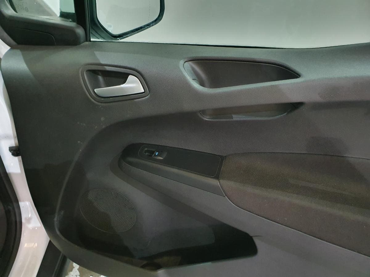 Ford Transit Courier 1.5 TDCI — imagem 25