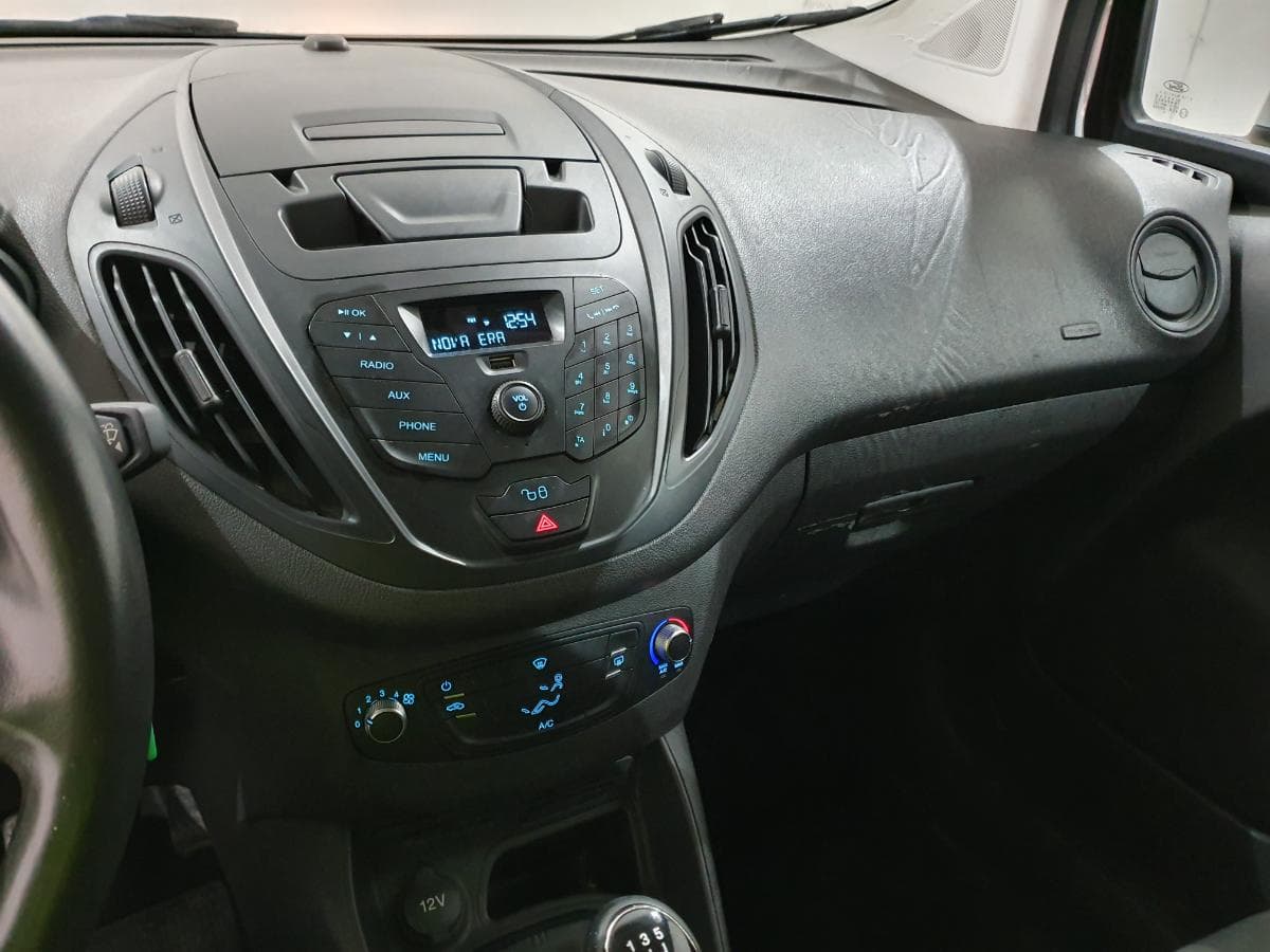 Ford Transit Courier 1.5 TDCI — imagem 28