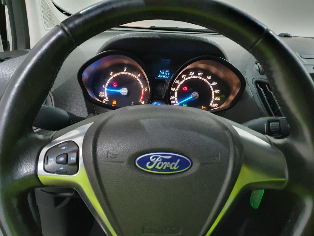 Ford Transit Courier 1.5 TDCI — imagem 30