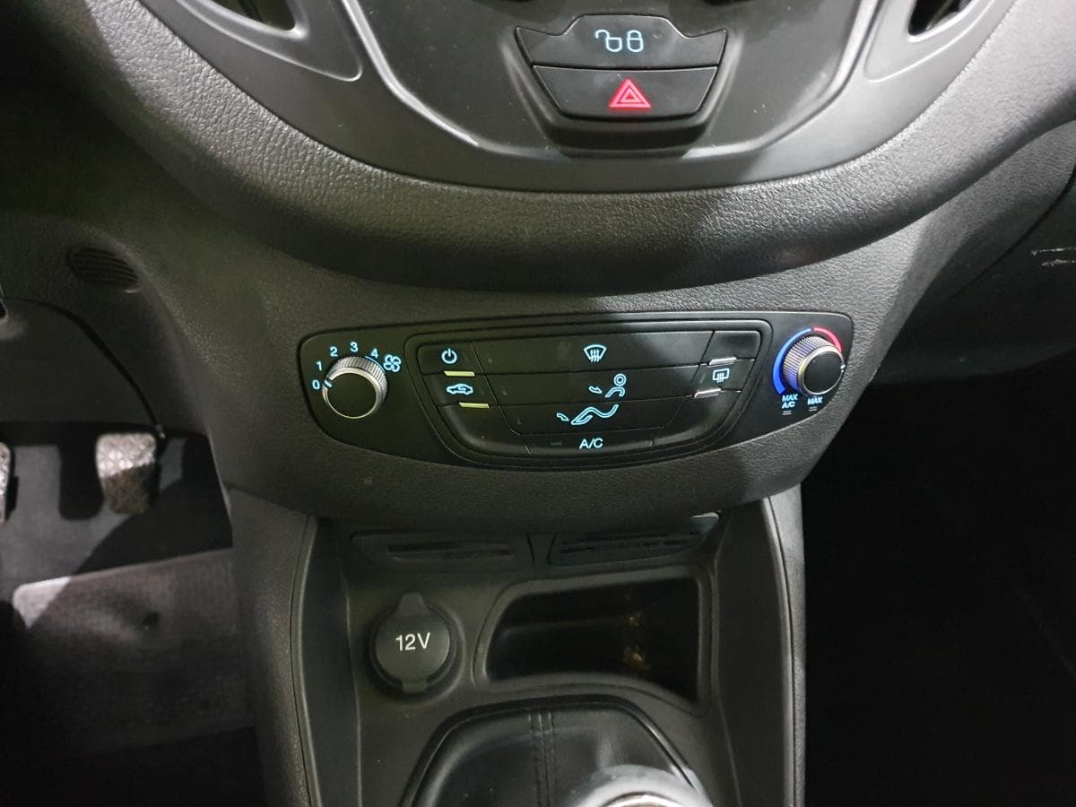 Ford Transit Courier 1.5 TDCI — imagem 33