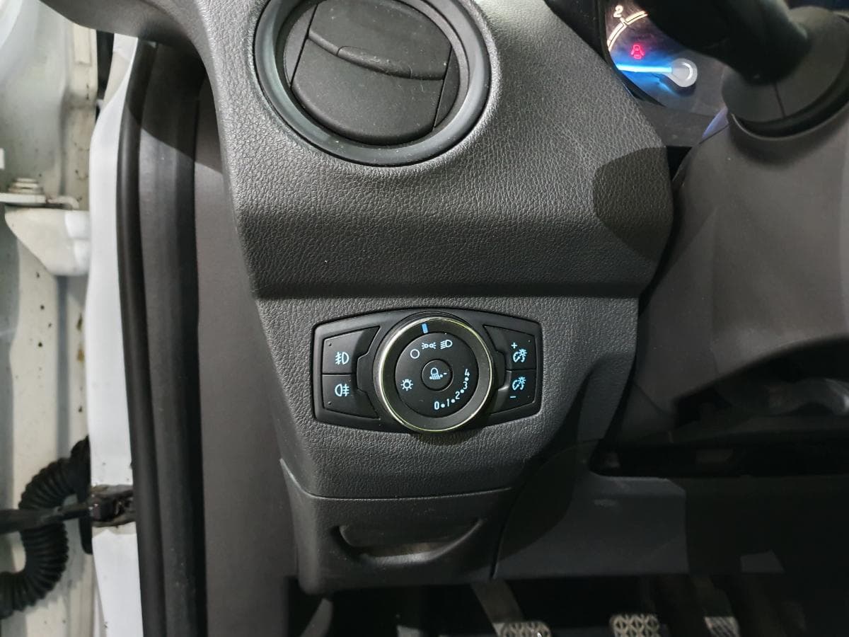 Ford Transit Courier 1.5 TDCI — imagem 36