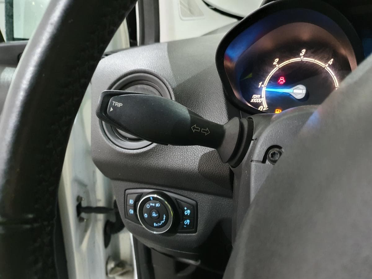 Ford Transit Courier 1.5 TDCI — imagem 35