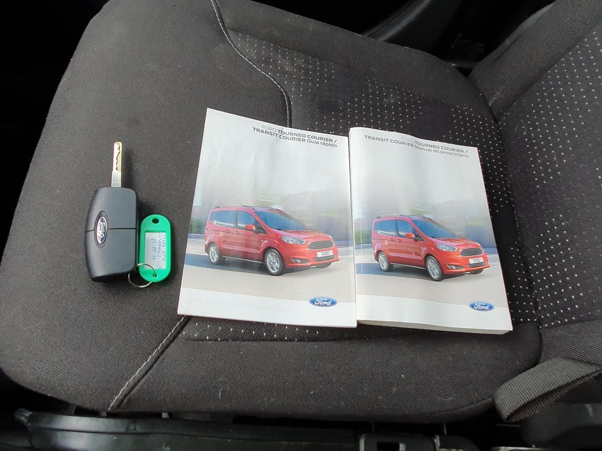 Ford Transit Courier 1.5 TDCI — imagem 37