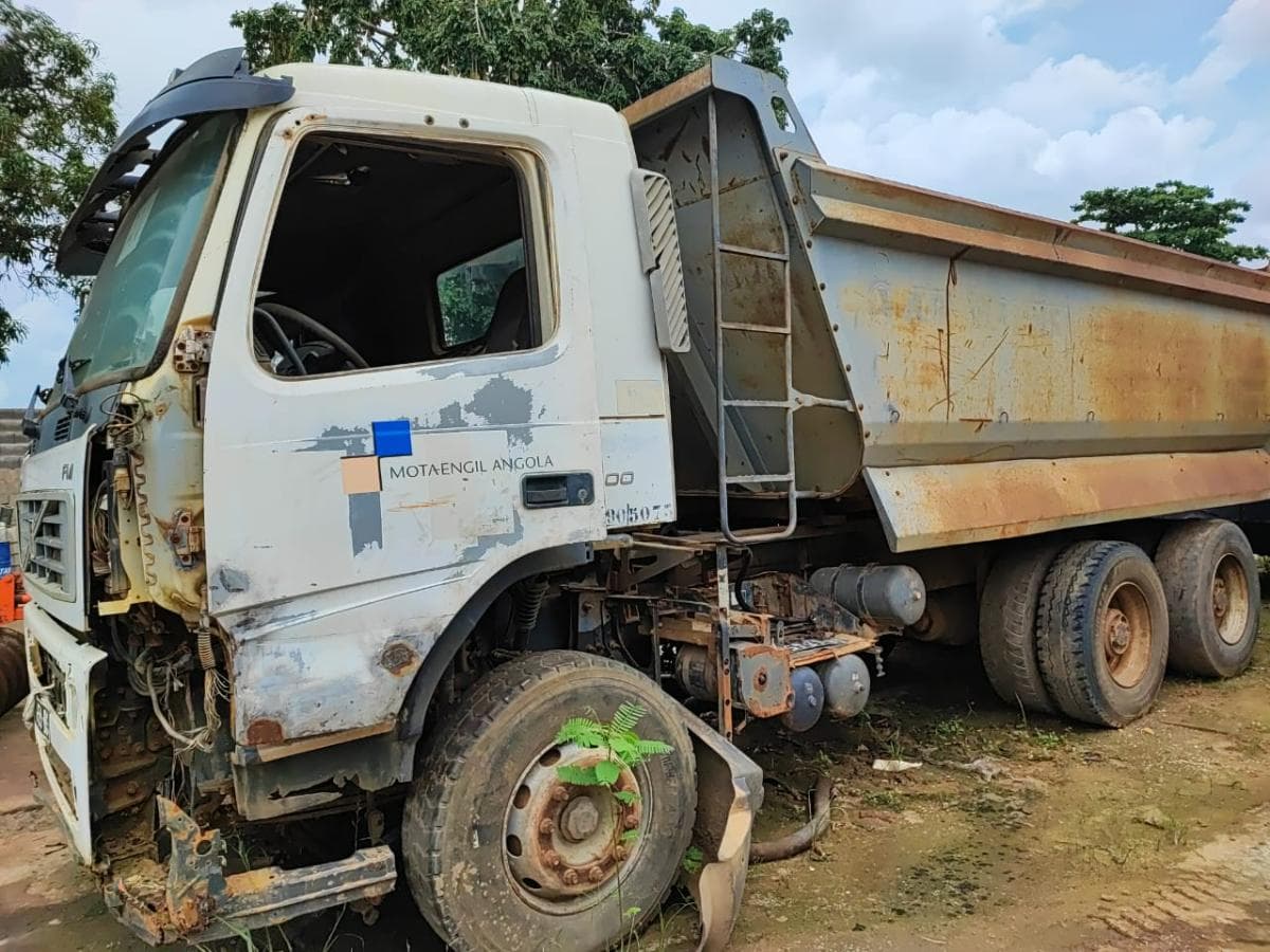 Camião Basculante 26 T (6X4) VOLVO FM 400 6x4 — imagen 2