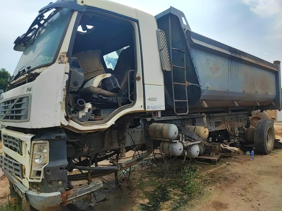 Camião Basculante 26 T (6X4) VOLVO FM 400 6x4 — imagem 3