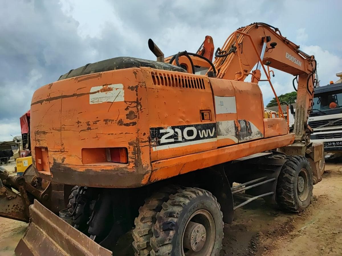 Escavadora DOOSAN S-210 W-V — image 4